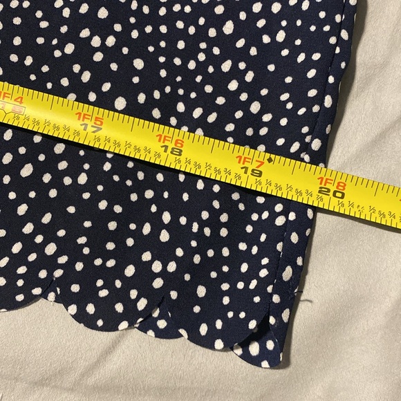 Banana Republic Factory Light-Weight PolkaDot Business Casual Scalloped Edge - Picture 8 of 9